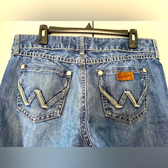 Wrangler ladies western jeans size 11/12 x 34 - Picture 3 of 9